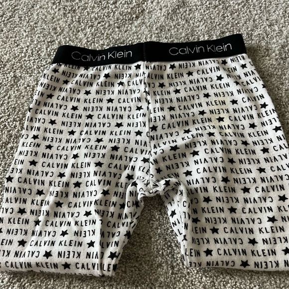 Set of 2 Calvin Klein pajama pants 9-12 months - Picture 5 of 6